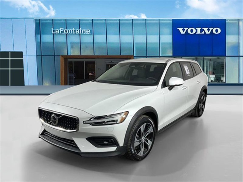 Certified 2023 Volvo V60 B5 Cross Country Plus image 1