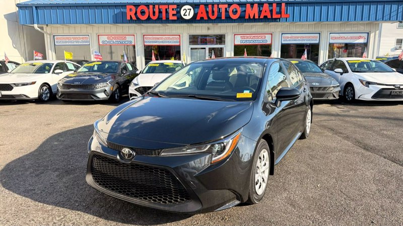 Used 2022 Toyota Corolla LE image 1