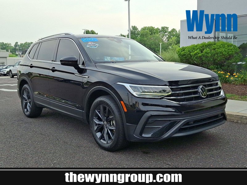 Certified 2022 Volkswagen Tiguan SE w/ Panoramic Sunroof Package image 1