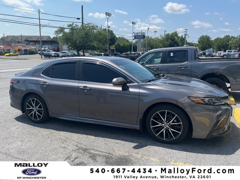 Used 2021 Toyota Camry SE w/ Convenience Package image 1