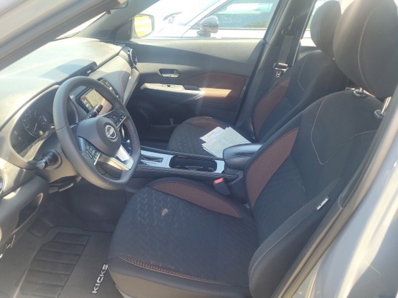 Certified 2023 Nissan Kicks SR image 1