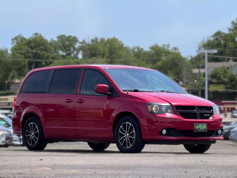 Used 2015 Dodge Grand Caravan SXT image 1