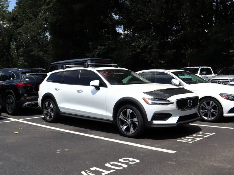 Used 2020 Volvo V60 T5 Cross Country w/ Protection Package Premier image 1