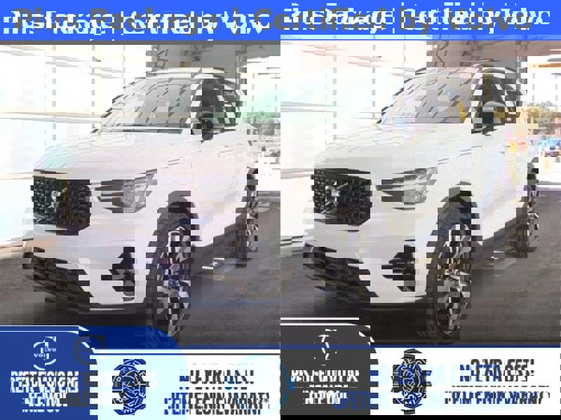 Certified 2025 Volvo XC40 B5 Plus image 1