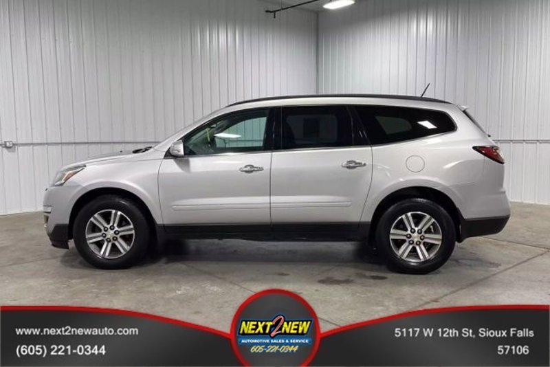 Used 2016 Chevrolet Traverse LT image 1