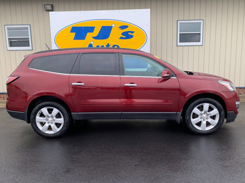 Used 2017 Chevrolet Traverse LT w/ Style and Technology Package image 1