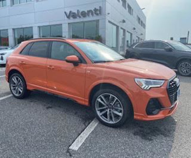 Used 2025 Audi Q3 2.0T Premium w/ Convenience Package image 1