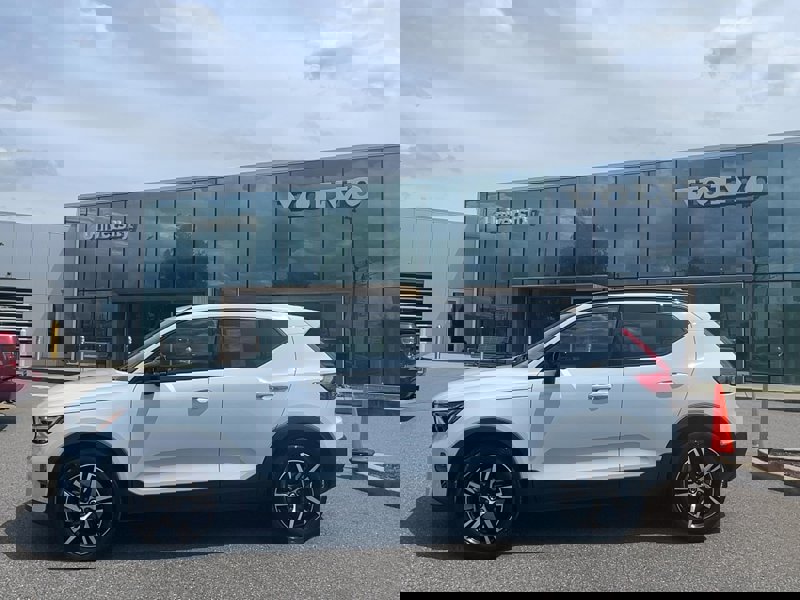 Certified 2024 Volvo XC40 B5 Core image 1