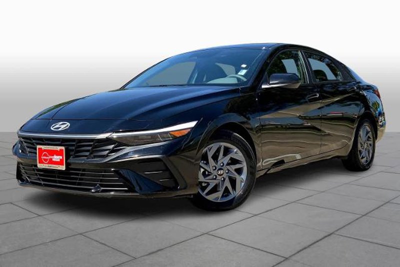 Used 2024 Hyundai Elantra SEL image 1