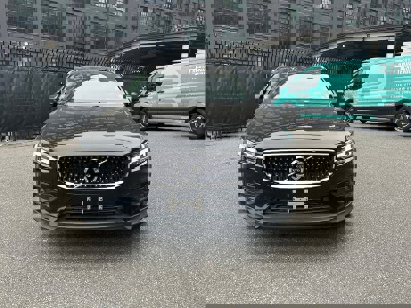 Certified 2022 Volvo V60 T5 Cross Country image 1