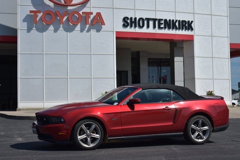 Used 2010 Ford Mustang GT image 1