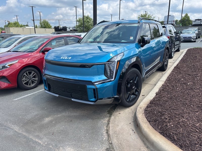 Certified 2025 Kia EV9 GT-Line image 1