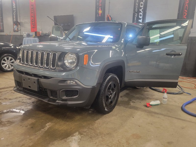 Used 2018 Jeep Renegade Sport w/ Power & Air Group image 1
