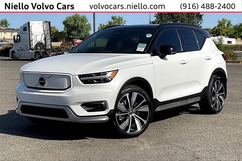 Used 2021 Volvo XC40 P8 Recharge w/ Advanced Package image 1