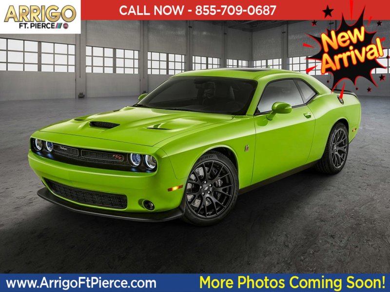 Used 2022 Dodge Challenger SXT image 1