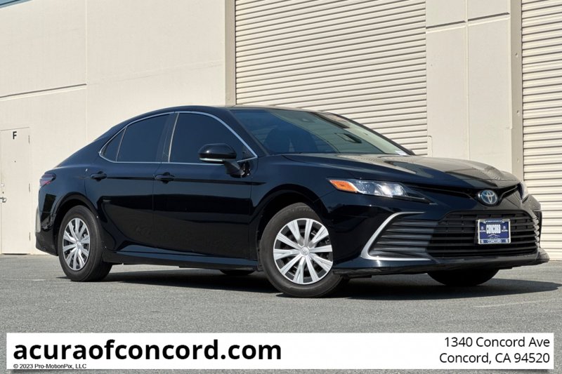 Used 2023 Toyota Camry LE image 1