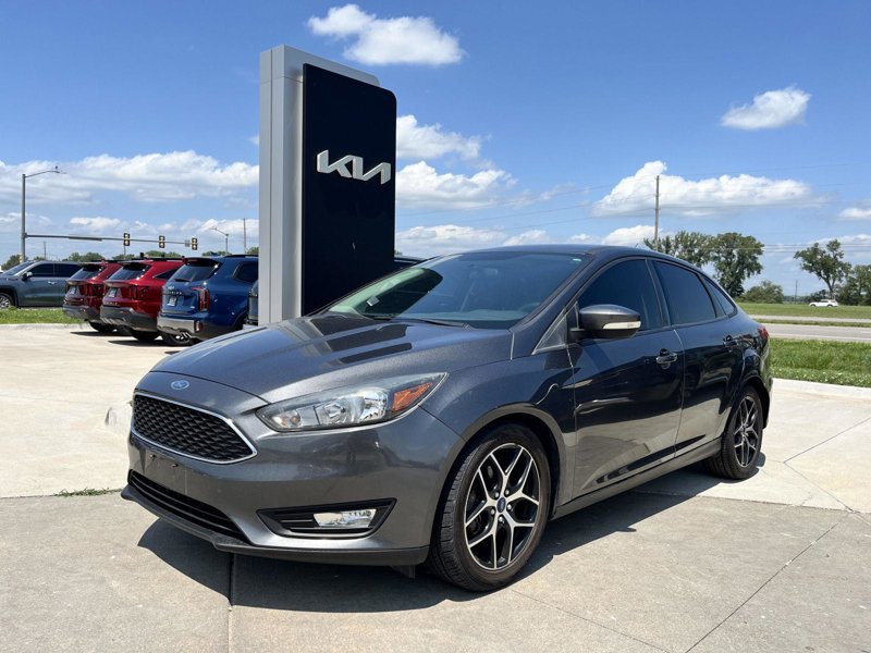 Used 2017 Ford Focus SEL image 1