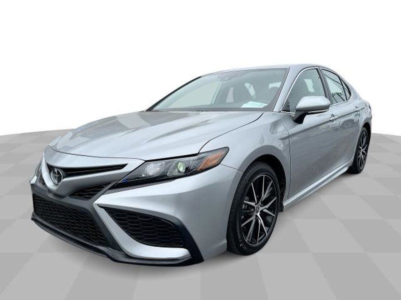 Used 2023 Toyota Camry SE image 1