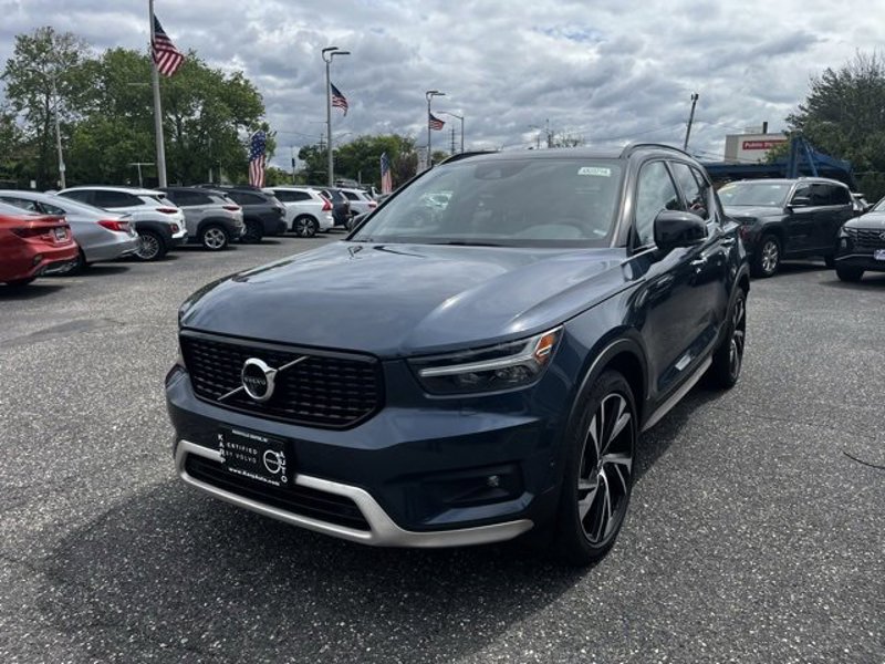 Certified 2022 Volvo XC40 T5 R-Design w/ Advanced Package image 1