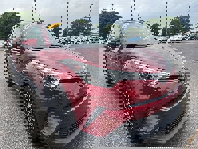 Used 2018 Toyota C-HR XLE image 1