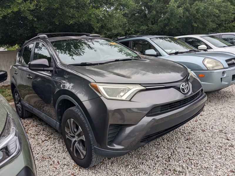 Used 2016 Toyota RAV4 LE image 1