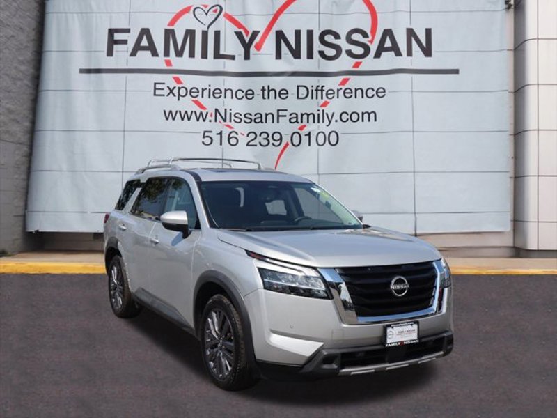 Certified 2023 Nissan Pathfinder SL image 1