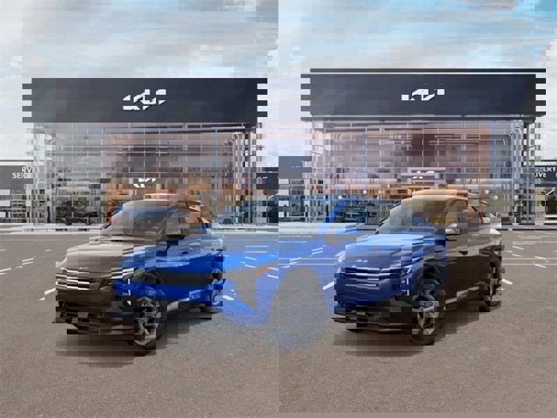 New 2025 Kia K4 LXS image 1