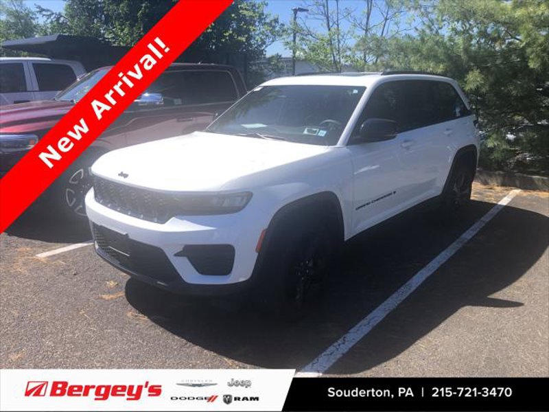 Certified 2023 Jeep Grand Cherokee Altitude image 1