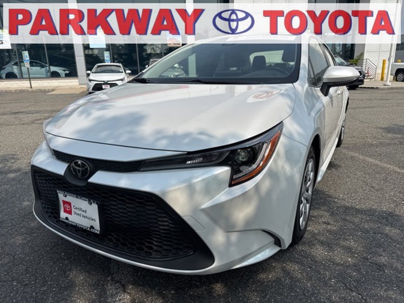 Certified 2022 Toyota Corolla LE image 1