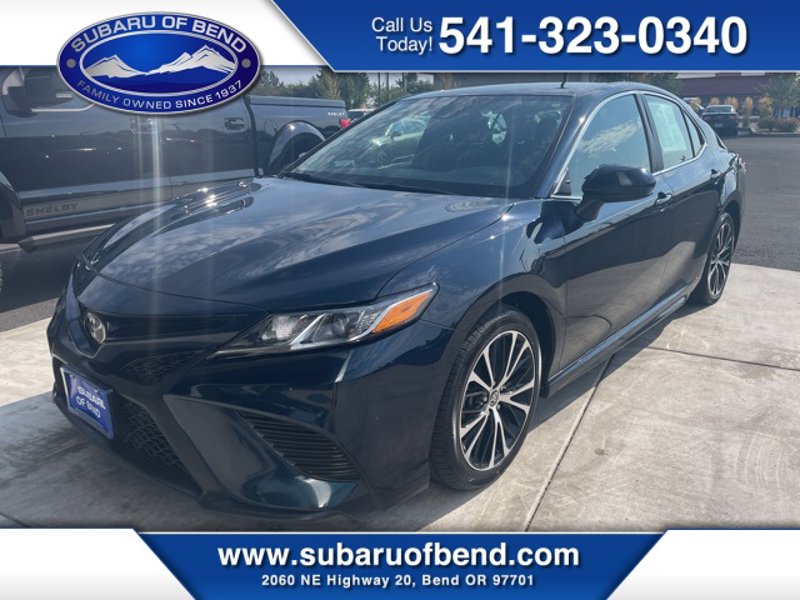 Used 2020 Toyota Camry image 1