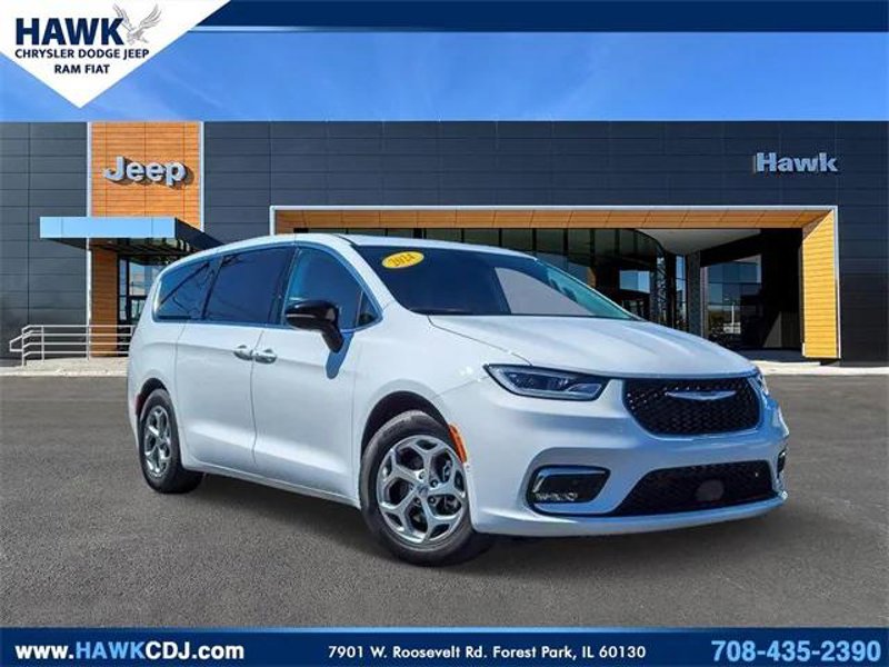 Certified 2024 Chrysler Pacifica Limited image 1