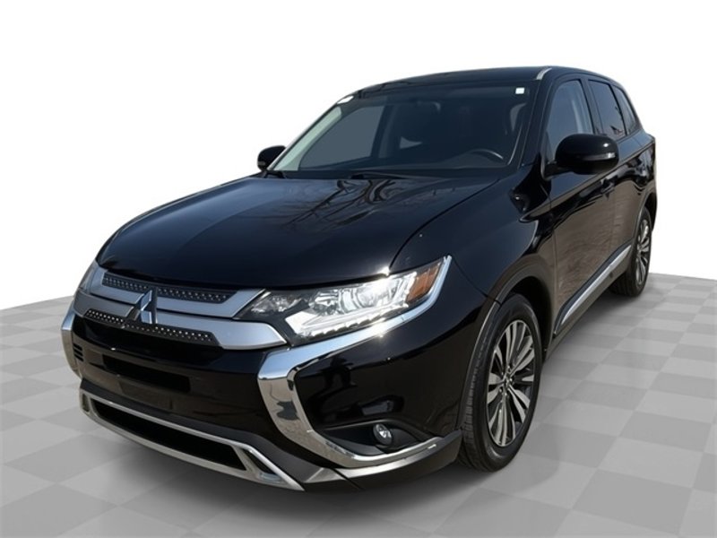 Used 2019 Mitsubishi Outlander SE image 1
