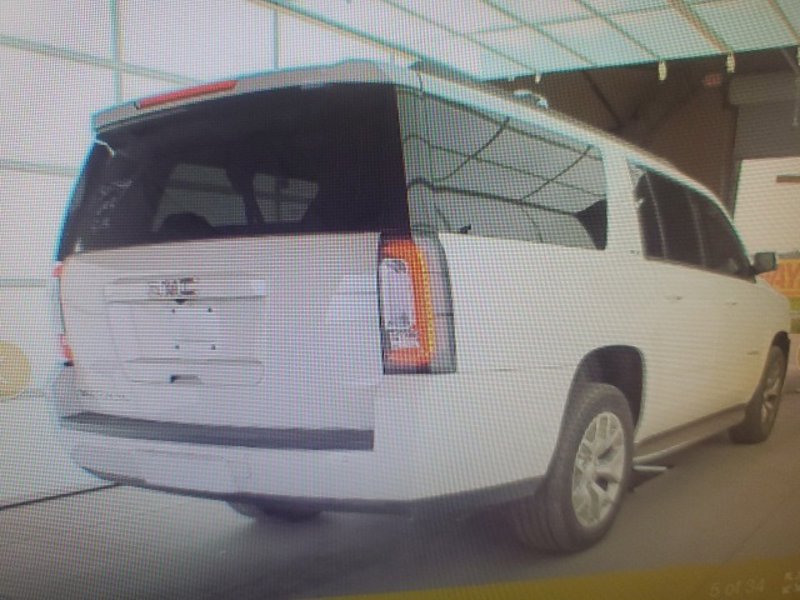 Used 2017 GMC Yukon XL SLE w/ SLE Value Package image 1
