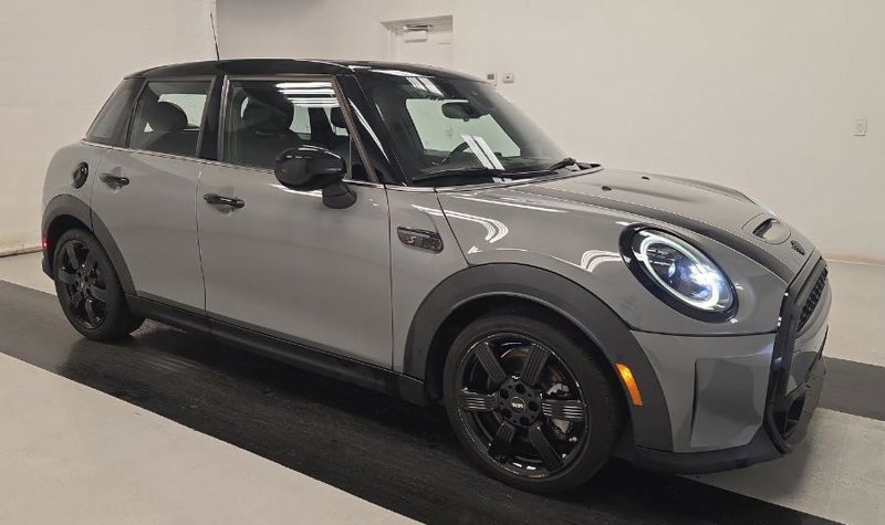 Used 2022 MINI Cooper S image 1