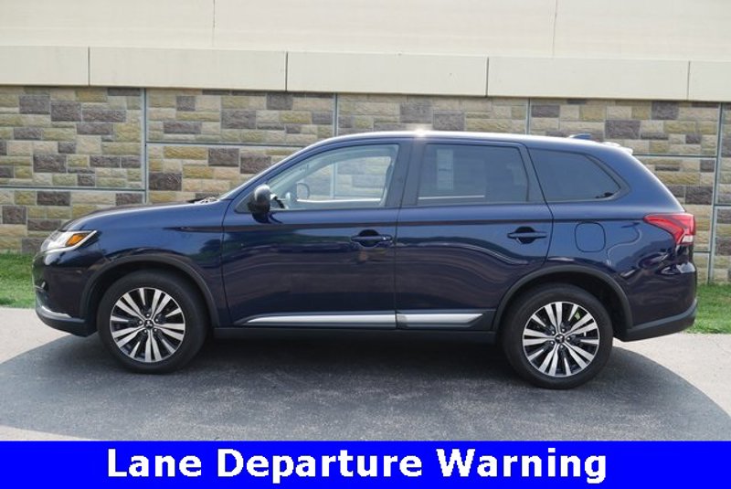 Used 2019 Mitsubishi Outlander ES image 1
