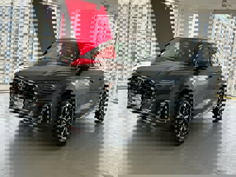 Certified 2025 Audi Q5 2.0T Premium Plus w/ Premium Plus Package image 1