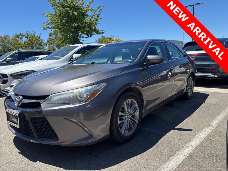 Used 2016 Toyota Camry SE image 1