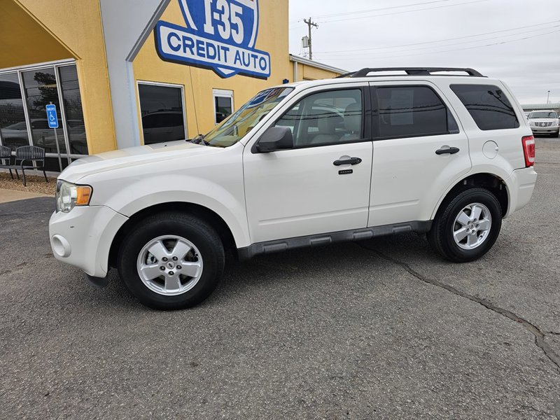 Used 2010 Ford Escape XLT image 1