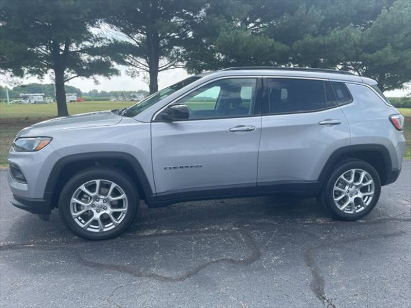 Certified 2022 Jeep Compass Latitude image 1
