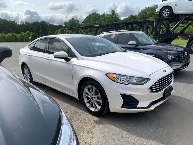 Used 2020 Ford Fusion SE image 1