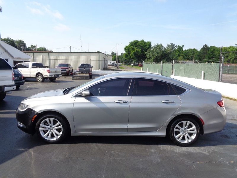 Used 2015 Chrysler 200 Limited image 1