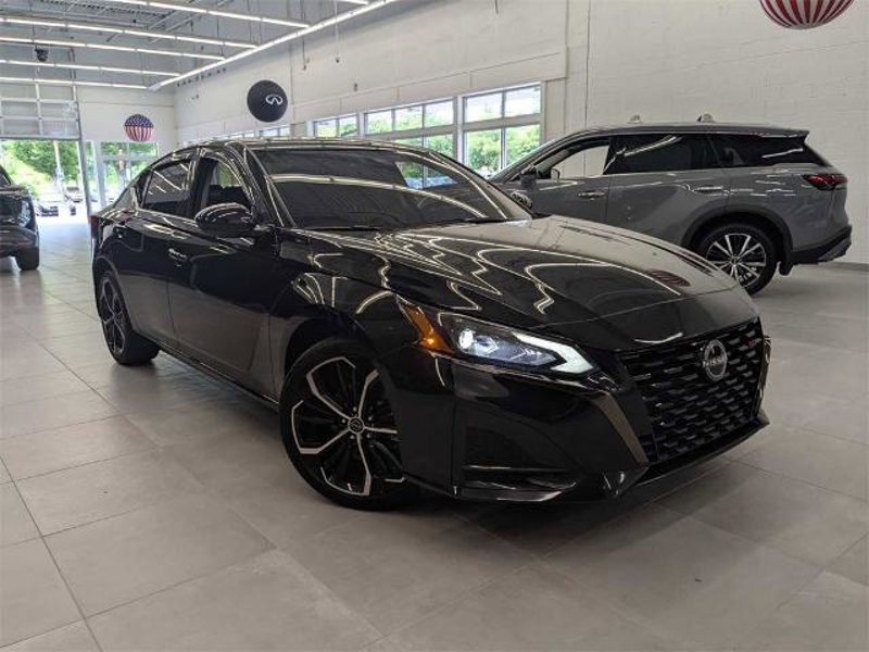 Certified 2023 Nissan Altima 2.5 SR w/ SR Premium Package image 1