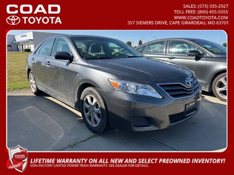 Used 2010 Toyota Camry LE image 1