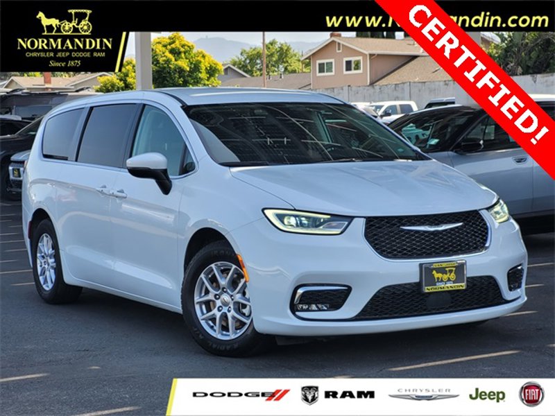 Certified 2023 Chrysler Pacifica Touring-L image 1