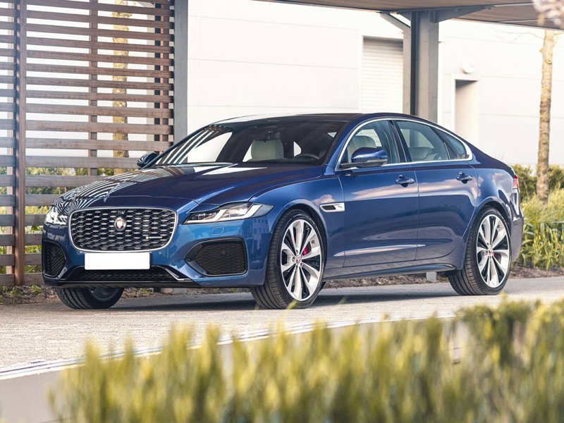 Used 2021 Jaguar XF SE image 1