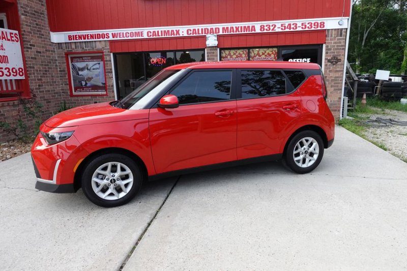 Used 2023 Kia Soul LX w/ LX Technology Package image 1