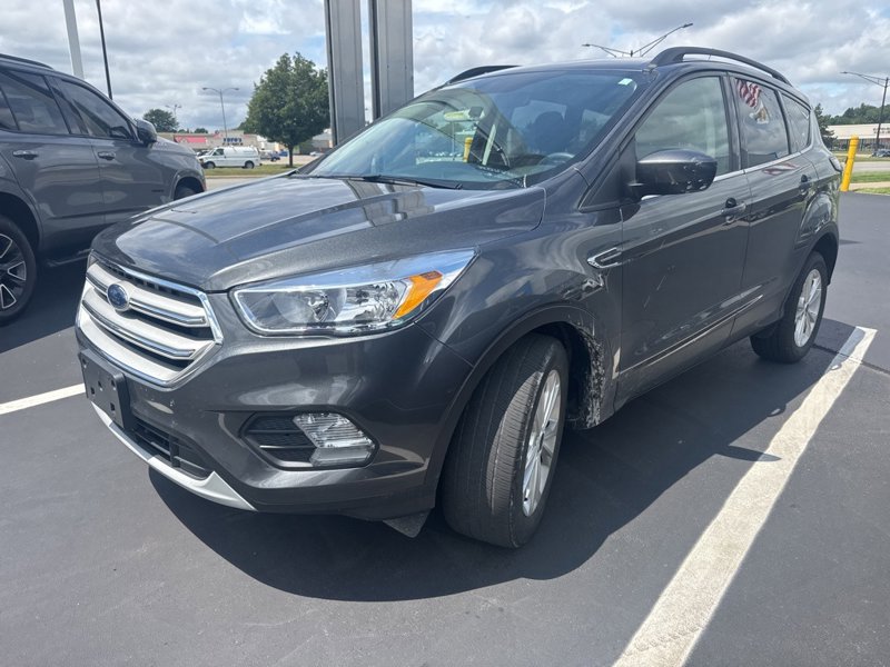 Used 2018 Ford Escape SE w/ SE Sync 3 Package image 1