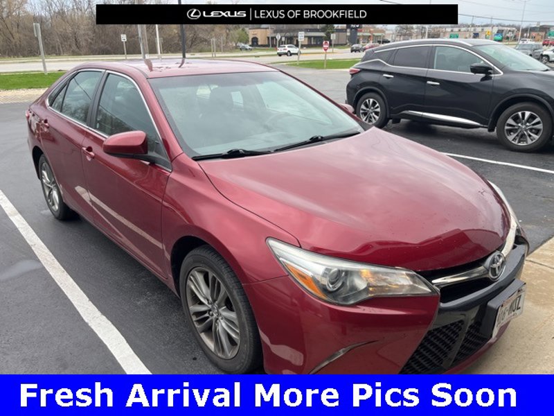 Used 2016 Toyota Camry image 1