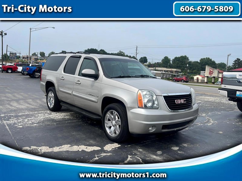 Used 2008 GMC Yukon XL SLT w/ SLT Preferred Equipment Group image 1