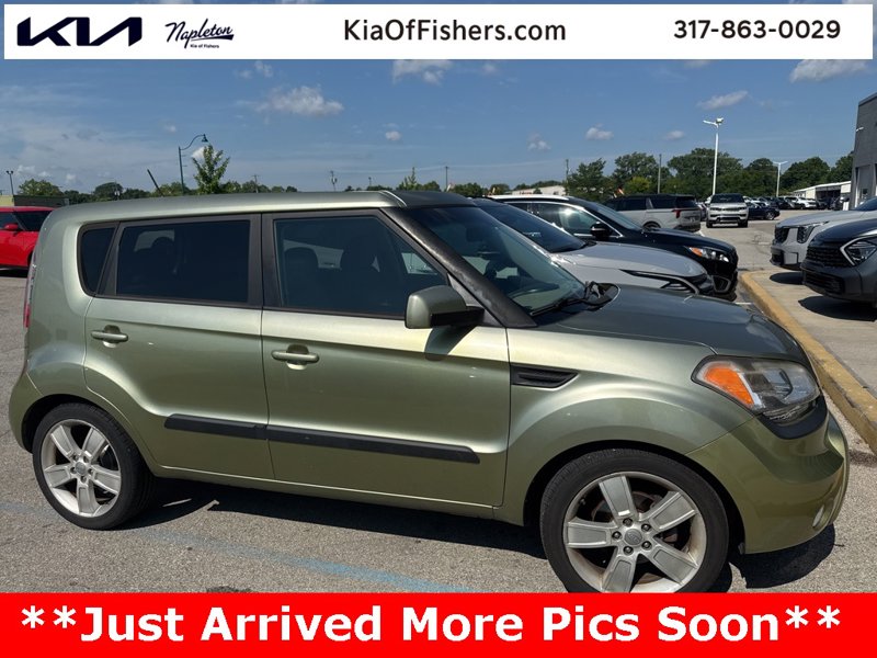 Used 2011 Kia Soul ! image 1